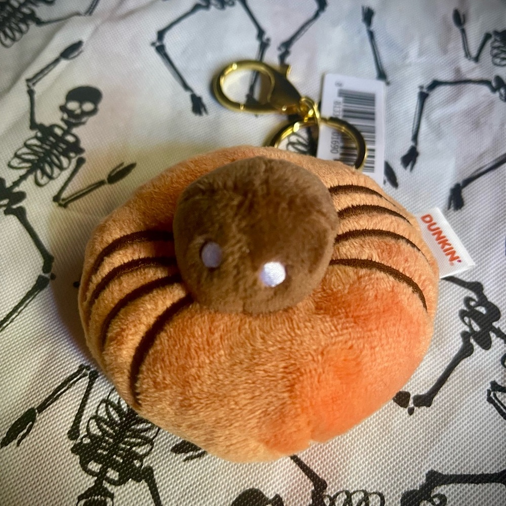 *SOLDEBAY* NWT 2023 Halloween Dunkin' Spider Spidey D Donut Plush Keychain - Picture 1 of 3